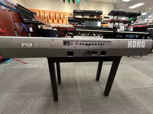 Korg - PA900 2